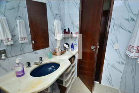 Apartamento à venda com 84m², 3 quartos e 1 vaga Apartamento à venda com 84m², 3 quartos e 1 vagaBanheiro social