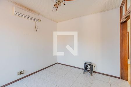Sala de casa para alugar com 4 quartos, 163m² em Guarujá, Porto Alegre