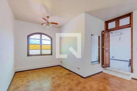 Sala de casa para alugar com 4 quartos, 163m² em Guarujá, Porto Alegre