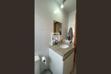 Apartamento à venda com 70m², 2 quartos e 1 vaga Apartamento à venda com 70m², 2 quartos e 1 vagaBanheiro Social