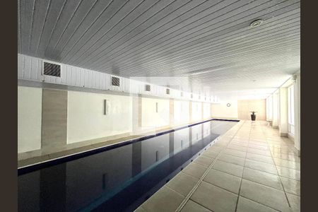 Apartamento à venda com 70m², 2 quartos e 2 vagasÁrea comum - Piscina coberta