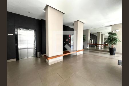 Apartamento à venda com 70m², 2 quartos e 2 vagasHall social