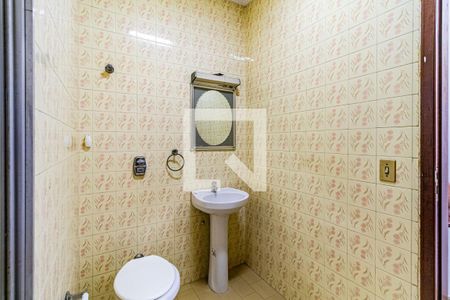 Casa à venda com 300m², 3 quartos e 2 vagas Casa à venda com 300m², 3 quartos e 2 vagasBanheiro social