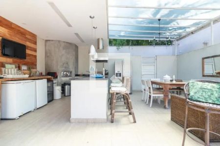 Casa à venda com 528m², 5 quartos e 5 vagas