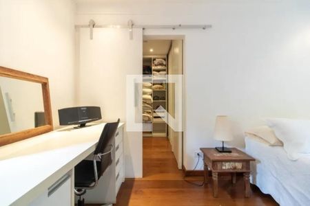Casa à venda com 528m², 5 quartos e 5 vagas