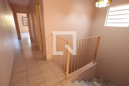 Casa à venda com 168m², 3 quartos e 2 vagasEscada