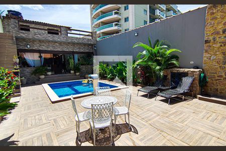 Casa à venda com 382m², 5 quartos e 3 vagas Casa à venda com 382m², 5 quartos e 3 vagaspiscina
