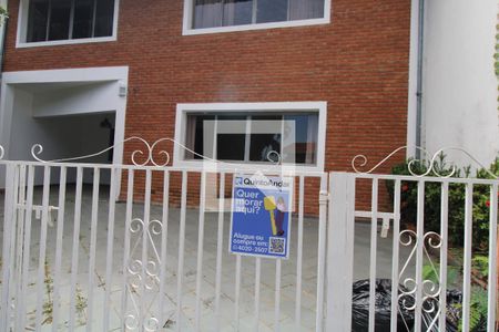 Casa de condomínio à venda com 200m², 3 quartos e 2 vagas Casa de condomínio à venda com 200m², 3 quartos e 2 vagasFachada