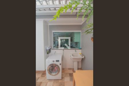 Casa à venda com 217m², 3 quartos e 4 vagas Casa à venda com 217m², 3 quartos e 4 vagasÁrea externa