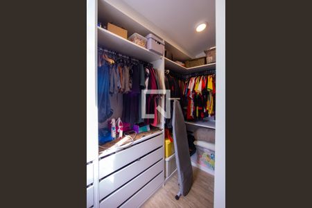 Apartamento à venda com 85m², 3 quartos e 2 vagas Apartamento à venda com 85m², 3 quartos e 2 vagasCloset