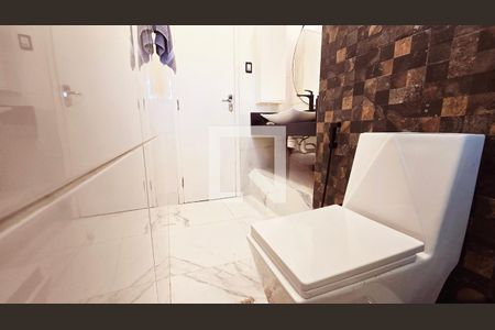 Apartamento à venda com 85m², 3 quartos e 2 vagas Apartamento à venda com 85m², 3 quartos e 2 vagasBanheiro da Suíte