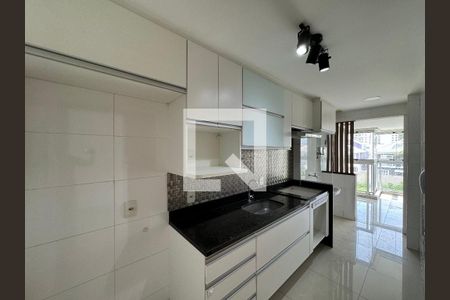 Apartamento à venda com 156m², 4 quartos e 3 vagas Apartamento à venda com 156m², 4 quartos e 3 vagasCozinha e Área de Serviço