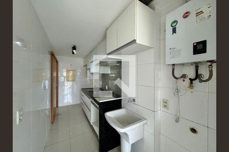 Apartamento à venda com 156m², 4 quartos e 3 vagas Apartamento à venda com 156m², 4 quartos e 3 vagasCozinha e Área de Serviço