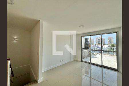 Apartamento à venda com 156m², 4 quartos e 3 vagas Apartamento à venda com 156m², 4 quartos e 3 vagasSala (Segundo anda)