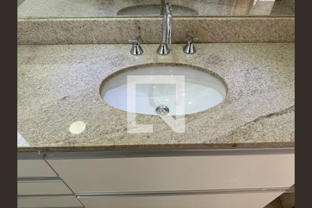 Apartamento à venda com 156m², 4 quartos e 3 vagas Apartamento à venda com 156m², 4 quartos e 3 vagasSuíte 1 - Banheiro