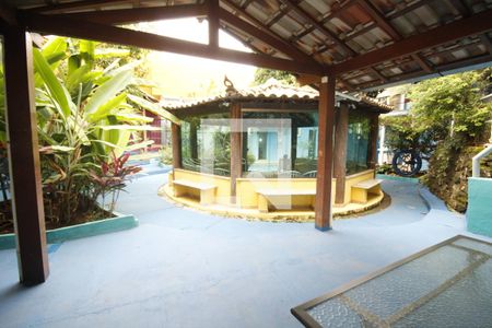 Casa à venda com 570m², 8 quartos e 2 vagasQuintal