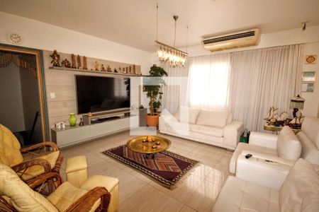 Casa à venda com 570m², 8 quartos e 2 vagassala 1