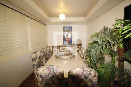 Casa à venda com 570m², 8 quartos e 2 vagassala 2