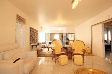 Casa à venda com 570m², 8 quartos e 2 vagassala 1