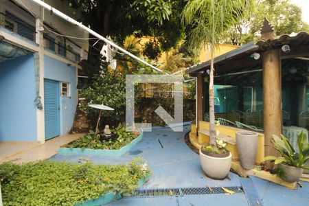 Casa à venda com 570m², 8 quartos e 2 vagasQuintal