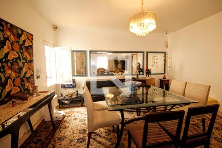 Casa à venda com 570m², 8 quartos e 2 vagassala 1