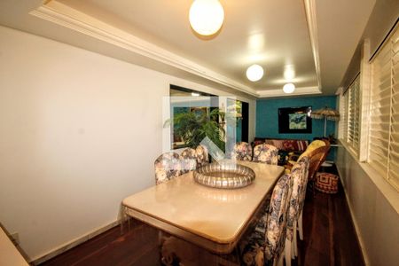 Casa à venda com 570m², 8 quartos e 2 vagassala 2