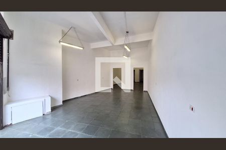 Casa à venda com 300m², 2 quartos e sem vaga Casa à venda com 300m², 2 quartos e sem vagaSalão