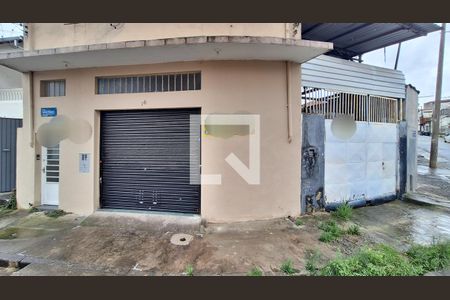 Casa à venda com 300m², 2 quartos e sem vaga Casa à venda com 300m², 2 quartos e sem vagaFachada