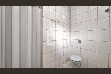 Casa à venda com 300m², 2 quartos e sem vaga Casa à venda com 300m², 2 quartos e sem vagaBanheiro de serviço