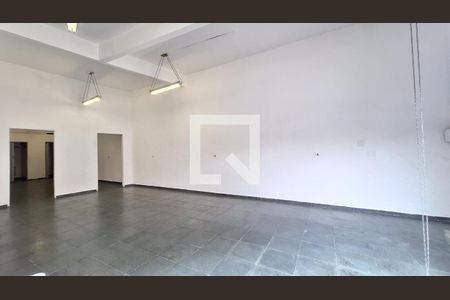 Casa à venda com 300m², 2 quartos e sem vaga Casa à venda com 300m², 2 quartos e sem vagaSalão