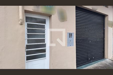 Casa à venda com 300m², 2 quartos e sem vaga Casa à venda com 300m², 2 quartos e sem vagaFachada