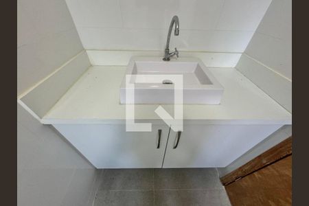 Suíte - Banheiro de casa de condomínio para alugar com 3 quartos, 88m² em Vargem Pequena, Rio de Janeiro