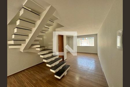 Sala de casa de condomínio para alugar com 3 quartos, 88m² em Vargem Pequena, Rio de Janeiro