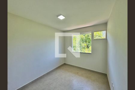Suíte de casa de condomínio para alugar com 3 quartos, 88m² em Vargem Pequena, Rio de Janeiro