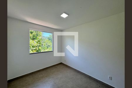 Suíte de casa de condomínio à venda com 3 quartos, 88m² em Vargem Pequena, Rio de Janeiro