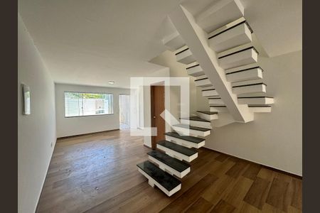 Sala de casa de condomínio à venda com 3 quartos, 88m² em Vargem Pequena, Rio de Janeiro
