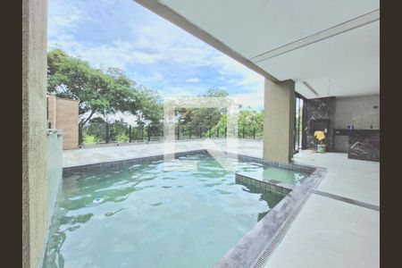 Casa de condomínio à venda com 417m², 4 quartos e 4 vagasPiscina