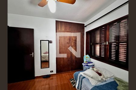 Casa à venda com 250m², 3 quartos e 4 vagas Casa à venda com 250m², 3 quartos e 4 vagasQuarto 4