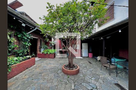 Casa à venda com 250m², 3 quartos e 4 vagas Casa à venda com 250m², 3 quartos e 4 vagasQuintal