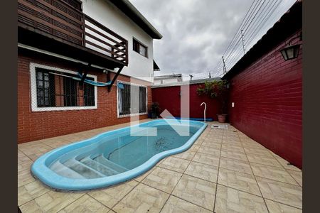 Casa à venda com 250m², 3 quartos e 4 vagas Casa à venda com 250m², 3 quartos e 4 vagasPiscina