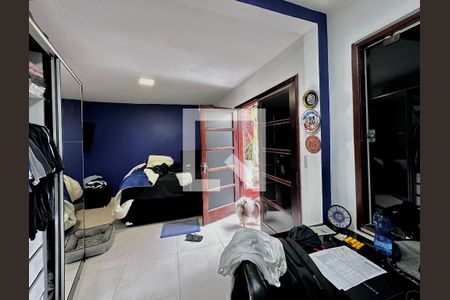 Casa à venda com 250m², 3 quartos e 4 vagas Casa à venda com 250m², 3 quartos e 4 vagasSuíte Fundos