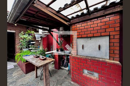 Casa à venda com 250m², 3 quartos e 4 vagas Casa à venda com 250m², 3 quartos e 4 vagasChurrasqueira