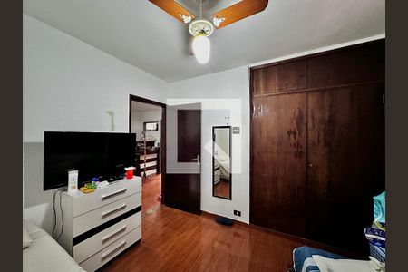 Casa à venda com 250m², 3 quartos e 4 vagas Casa à venda com 250m², 3 quartos e 4 vagasQuarto 4