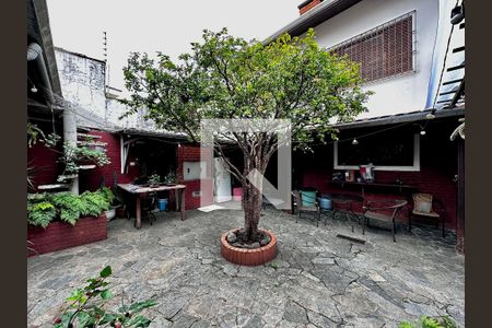 Casa à venda com 250m², 3 quartos e 4 vagas Casa à venda com 250m², 3 quartos e 4 vagasQuintal