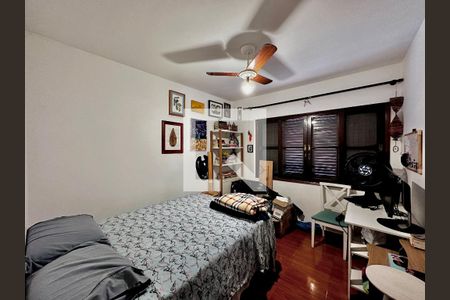 Casa à venda com 250m², 3 quartos e 4 vagas Casa à venda com 250m², 3 quartos e 4 vagasQuarto 3