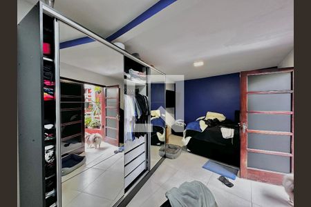 Casa à venda com 250m², 3 quartos e 4 vagas Casa à venda com 250m², 3 quartos e 4 vagasSuíte Fundos