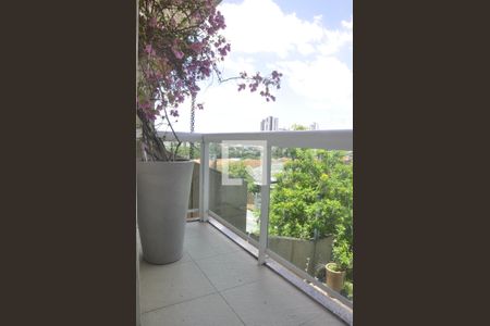 Casa à venda com 250m², 3 quartos e 5 vagasVaranda do Quarto 01 com Closet e Suíte