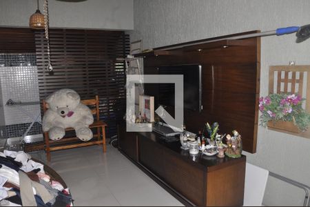 Casa à venda com 250m², 3 quartos e 5 vagasSoton com Furo