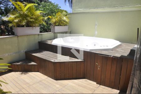 Casa à venda com 250m², 3 quartos e 5 vagasSoton com Furo