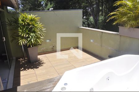 Casa à venda com 250m², 3 quartos e 5 vagasSoton com Furo